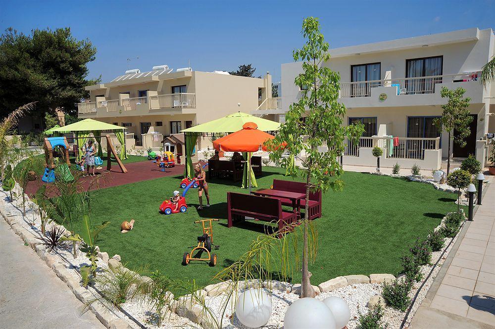 Nelia Gardens Hotel Ayia Napa Exterior foto