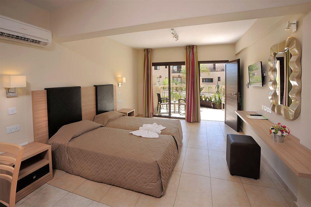 Nelia Gardens Hotel Ayia Napa Exterior foto