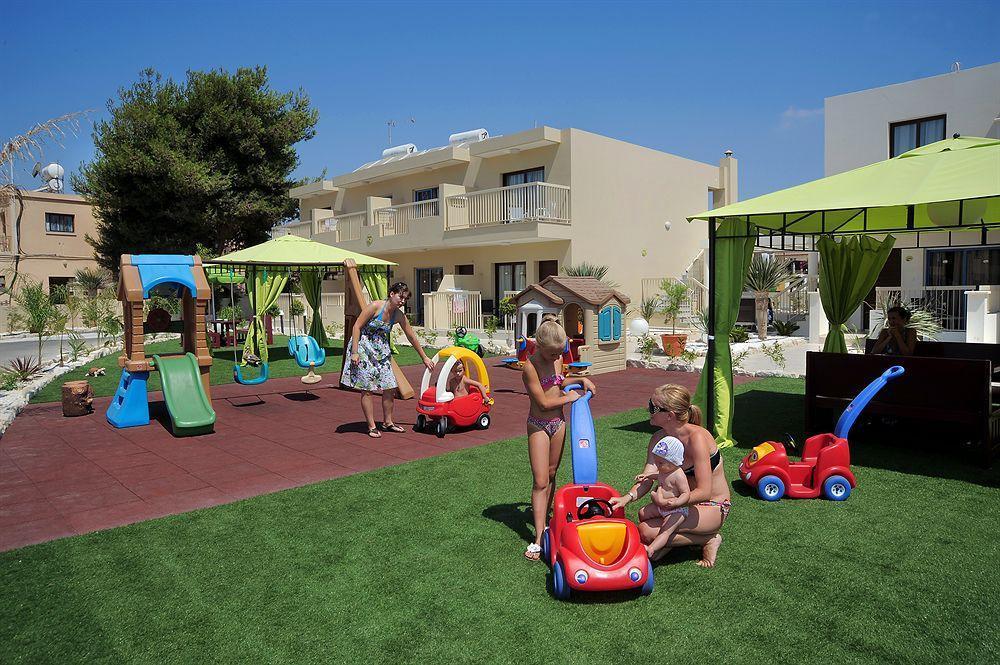 Nelia Gardens Hotel Ayia Napa Exterior foto