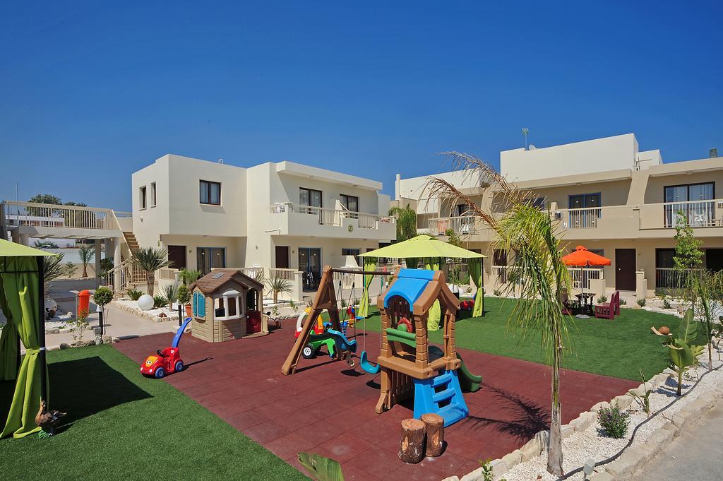 Nelia Gardens Hotel Ayia Napa Exterior foto