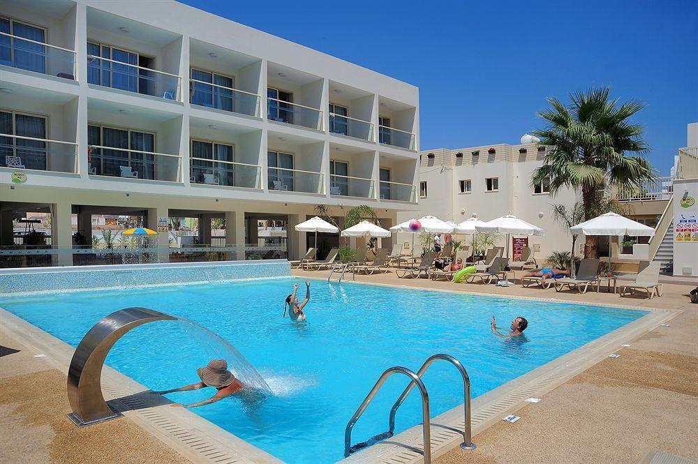Nelia Gardens Hotel Ayia Napa Exterior foto