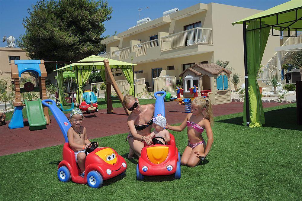 Nelia Gardens Hotel Ayia Napa Exterior foto