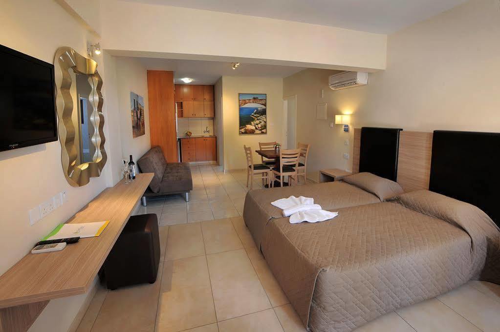 Nelia Gardens Hotel Ayia Napa Exterior foto