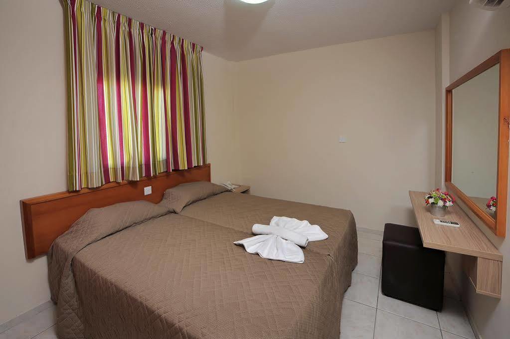 Nelia Gardens Hotel Ayia Napa Exterior foto