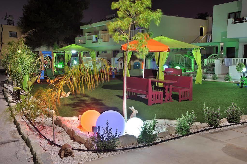 Nelia Gardens Hotel Ayia Napa Exterior foto