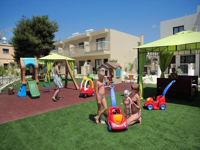 Nelia Gardens Hotel Ayia Napa Exterior foto