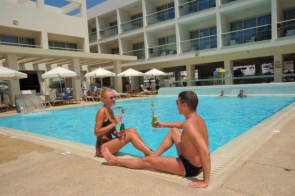 Nelia Gardens Hotel Ayia Napa Exterior foto