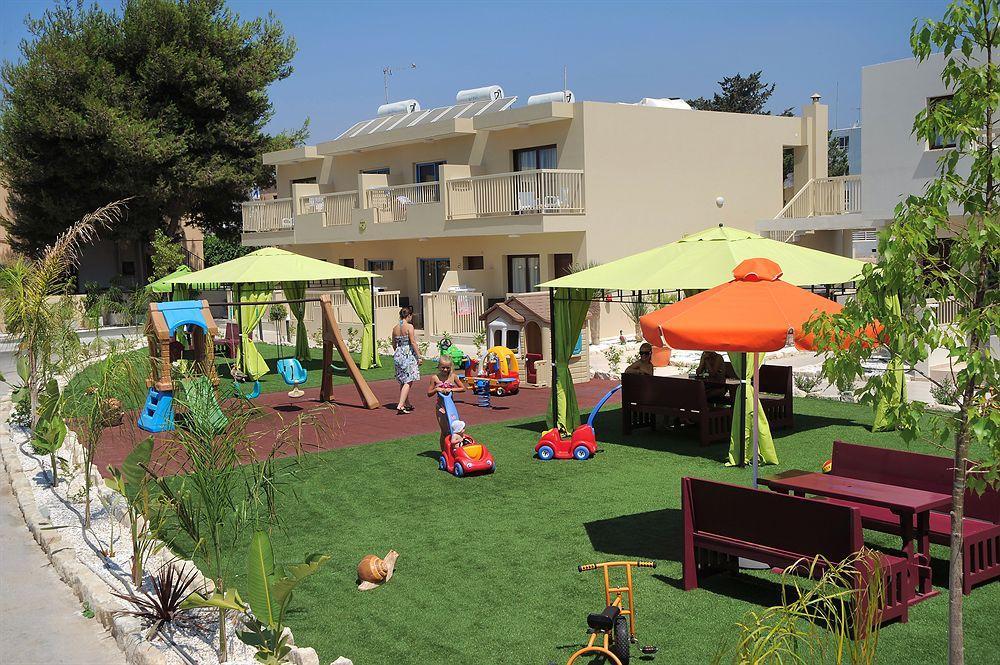 Nelia Gardens Hotel Ayia Napa Exterior foto