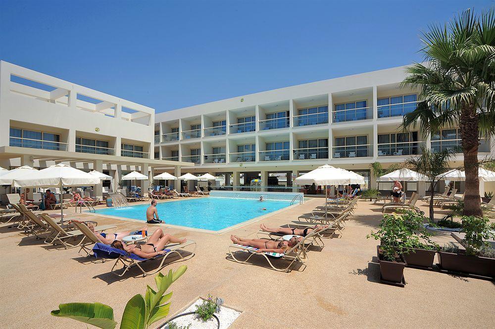 Nelia Gardens Hotel Ayia Napa Exterior foto