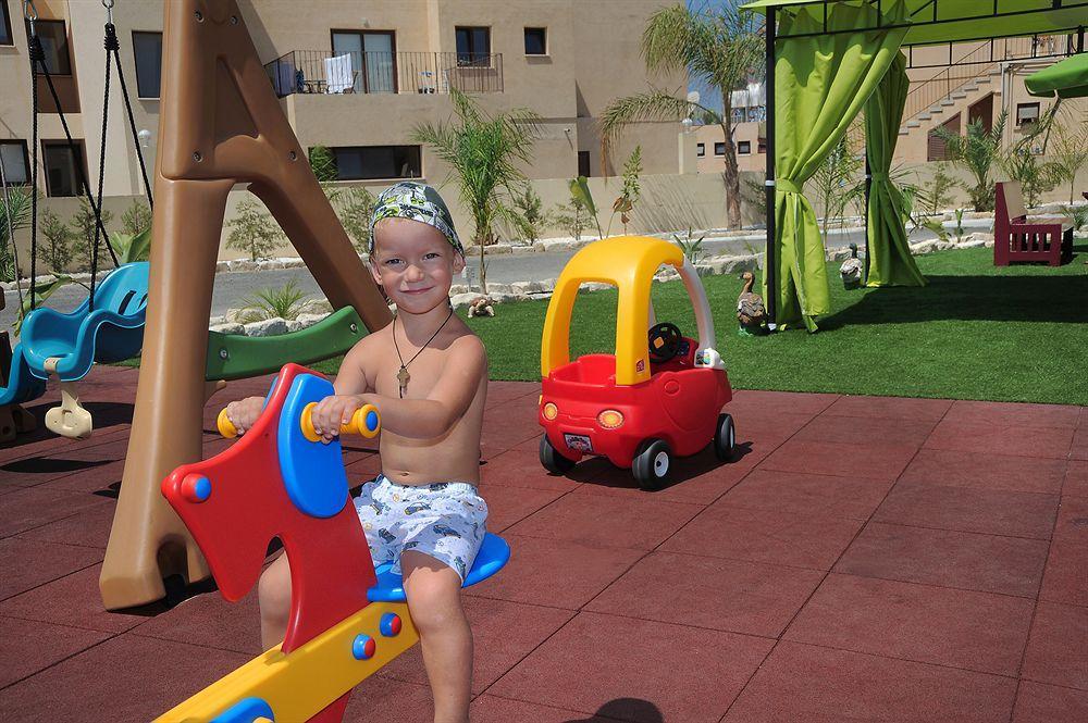 Nelia Gardens Hotel Ayia Napa Exterior foto